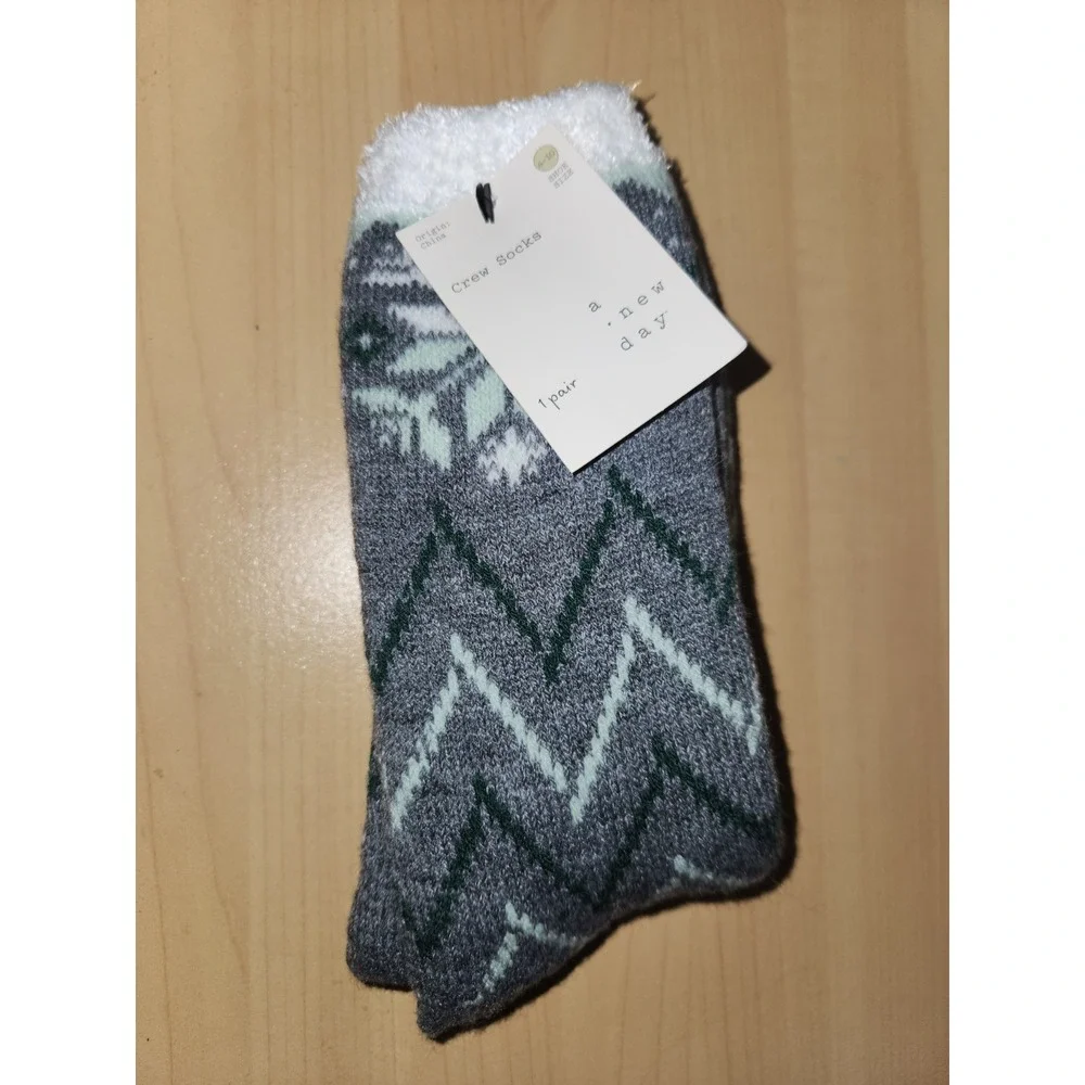 A New Day Women's Double Lined Regular Cozy Socks Sz 4-10~Heather Grey Snowflake